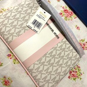 MK LG JET SET WRISTLET